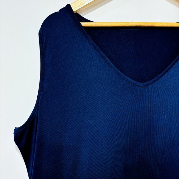 VILANSEAR – Navy & white floral fit & flare dress | Plus 5X • - Picture 2 of 7